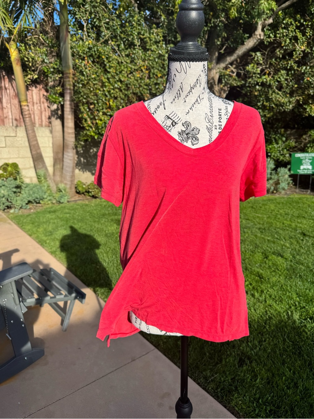Zella Women's V-Neck Short Sleeve Tee - Bright Red